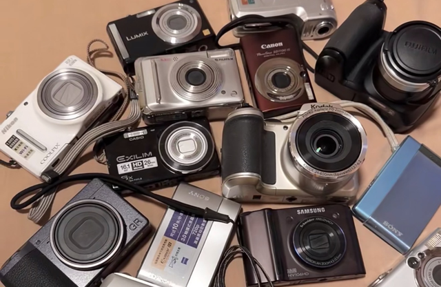 200块的塑料盲盒，怎么成了当下最火的“出片神器”