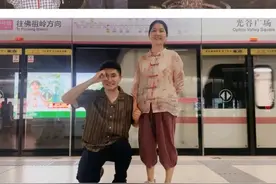 大武汉一日︱时隔24年的同款照片，在武汉拍到了图片