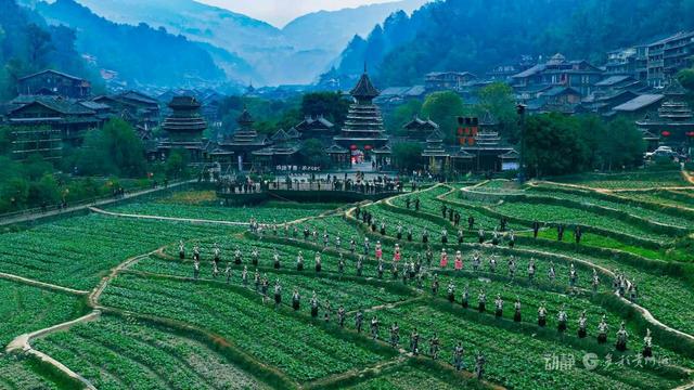 黎平肇兴：欢乐巡游闹“侗年”