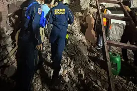 新闻8点见丨中国多支救援队抵达缅甸，新京报记者直击震中救援图片