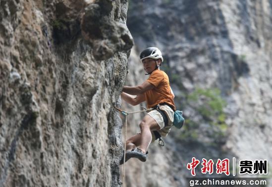 2025“岩旅贵州”攀岩周自然岩壁攀岩活动在六盘水举行
