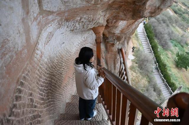 祁连崖壁间秋意尽染“千年古刹”马蹄寺