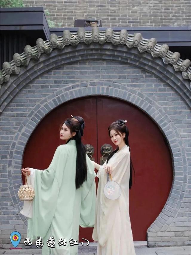 着汉服拍照打卡点！来西安城墙的正确打开方式