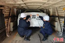广州国际港新年首发“JSQ”型中欧班列从满洲里口岸出境图片