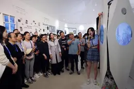 是毕业展也是招聘会，学校为就业有多拼图片