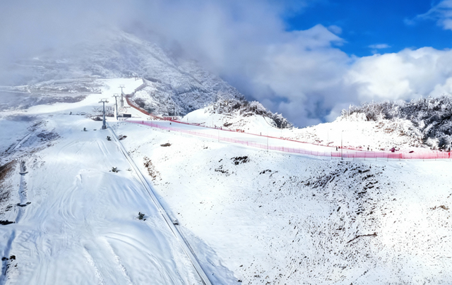青睐绵阳 || 冰雪奇观+雪地撒欢！平武虎牙滑雪场即将开放，这个冬天等你来畅玩~