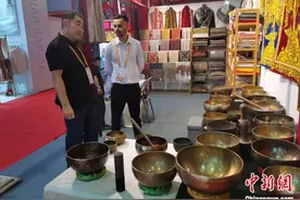 （第六届进博会）各国手工业者如何在中国进博会上“博”关注？图片