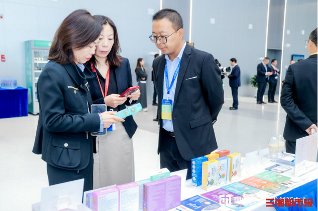 澳优锦旗生物亮相国家乳业技术创新中心年会，后生元方案备受关注