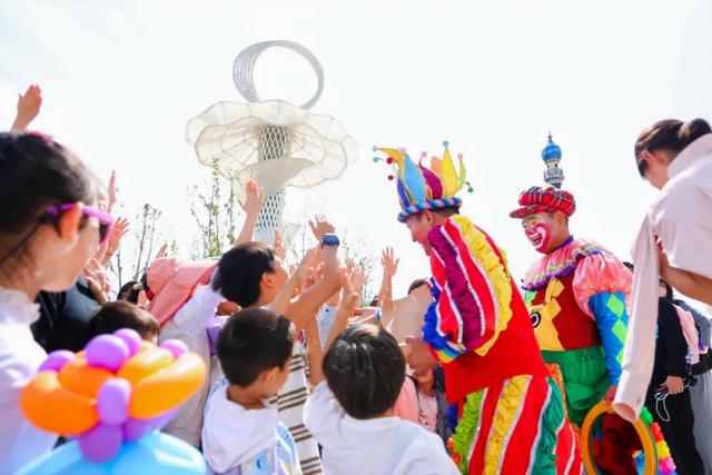 不用远行！丝路欢乐世界国庆嘉年华：看巡游、赏万国艺、玩40+项目