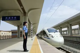 开通！网友赞叹：家乡通高铁啦图片