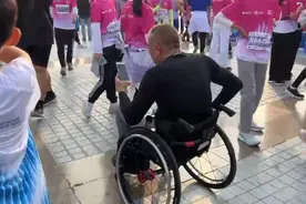 果然视频 | 轮椅上的马拉松：证明我们也可以图片