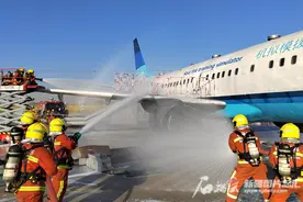 2023年新疆民航机场消防员救援技能竞赛开赛图片