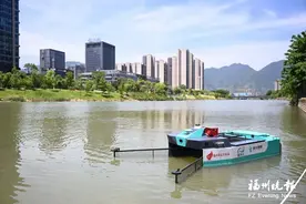 福州：鲸灵无人船 水上捞垃圾图片
