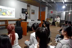 昼耕夜读课堂 在“吃干榨尽”一粒豆中感悟粮廉文化图片