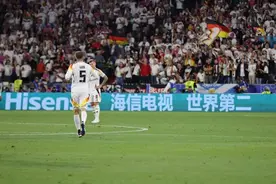 2024欧洲杯开幕战首秀：海信助力裁判精准判罚图片