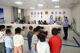 【萌娃探警营】小小萌娃近距离体验警营生活图片