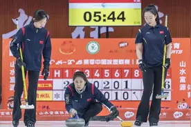 2024-2025赛季中国冰壶联赛伊春站开赛图片