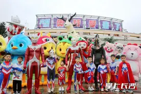 经典奥特曼亮相长沙世界之窗，开启“六一”欢乐时光图片