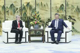 习近平会见国际奥林匹克委员会主席巴赫图片