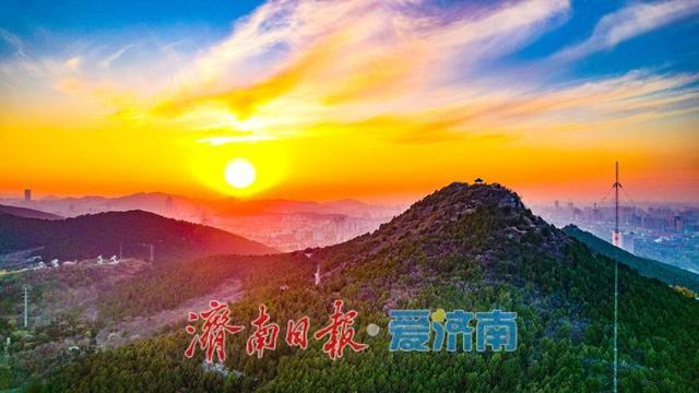 一年四季 泉在济南丨初冬千佛山绝美晚霞 落日余晖映天际