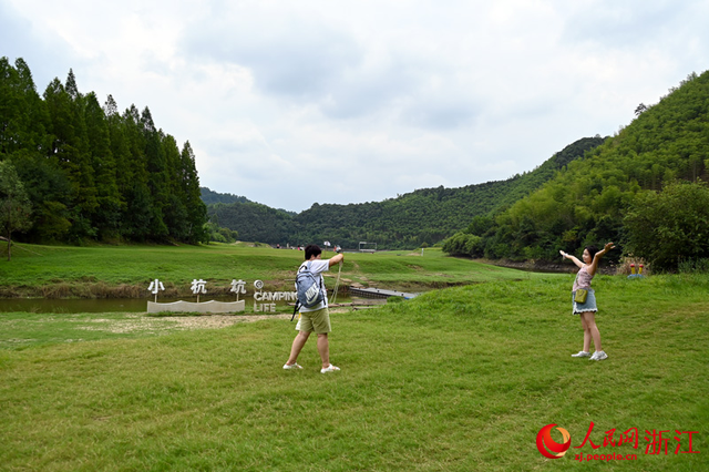 年入千万元，小山村如何“卖风景”？