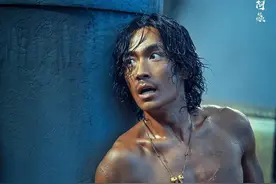 《东极岛》出品人梁静说要从i人朱一龙身上挖掘出“痞、野、混蛋”，透露吴磊有气胸仍坚持下海闭气、潜水图片