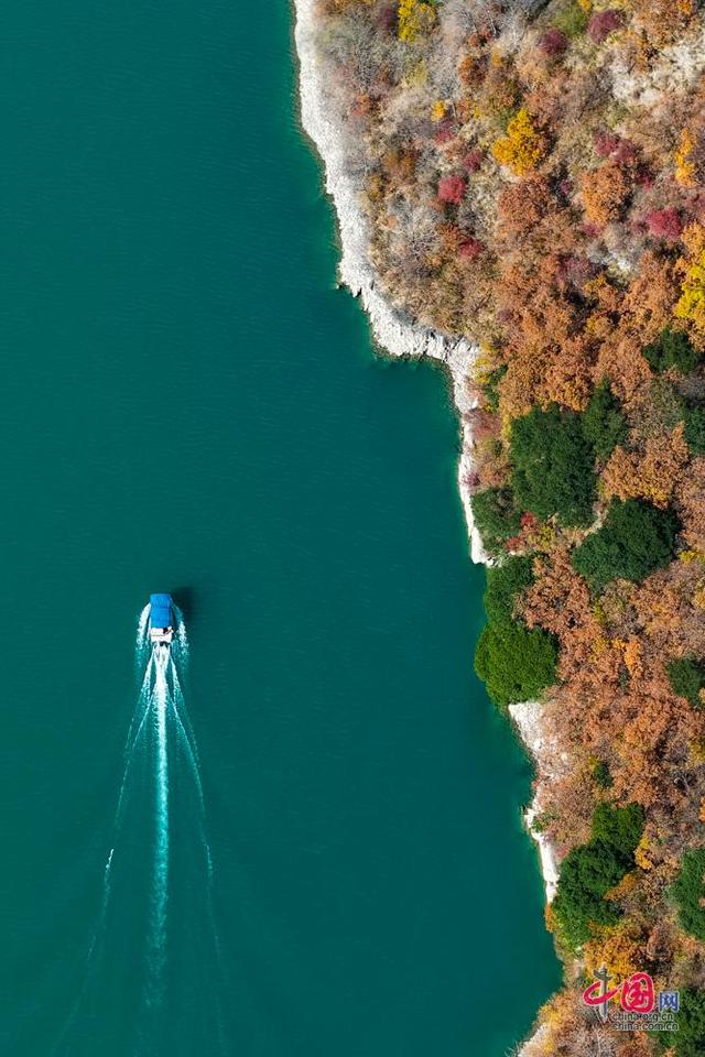 四川茂县松坪沟景区层林尽染  美景如画