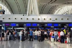 暑运过半，长沙机场日均旅客吞吐量9.56万人次，新增加密8条国际航线图片