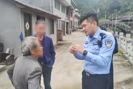 一只小鸡坠河引起两家冲突，民警出招化解矛盾图片