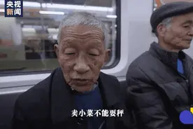 “公文包”，大概就是这样一篓一篓背出来的……图片