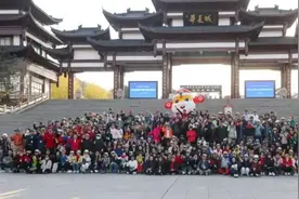 近400人！最大规模韩国旅游团入境威海图片