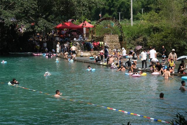 罗甸大小井：夏日戏水享清凉