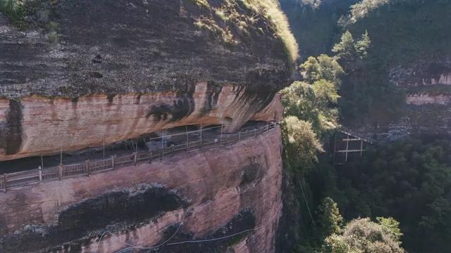 安纳班纳·泰宁 | 在时间的褶皱里，呼吸一场丹霞旧梦