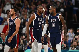 “晚安”巴黎！库里最后时刻连中4记三分，助美国男篮奥运夺冠图片