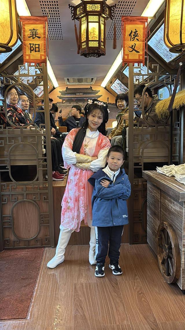 “侠义襄阳”上新！“郭靖黄蓉”开公交当导游