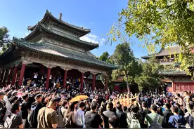 人人人你人人人！第一批游客已抵达！哪哪儿都有“一亿人”……图片