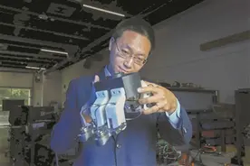 输入几句话，AI就能为你定制机器人图片