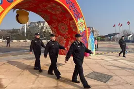 “五一”假期寻回18个孩子！青岛金沙滩守护者为游客撑起平安伞图片