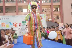 组图｜小学生穿上“环保服装”秀一把图片