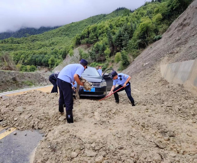 【阳光下的守护】守护拉尕天堂 服务簪花之路