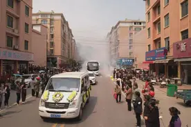 今天，一起送别救人英雄朱如新！图片