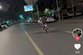 男子骑摩托“炫技”耍帅！结果被郑州交警……图片