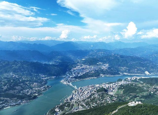 巴东：壮丽巫峡生美景 山水画城引客来