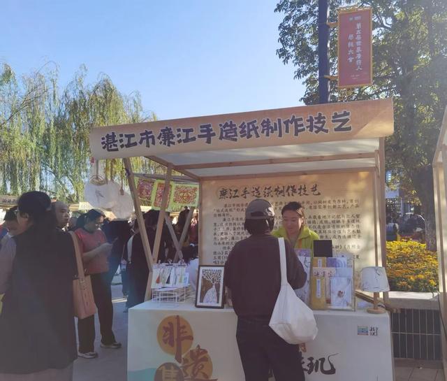 同日出圈！吴川飘色、廉江手造纸技艺跨越山海展风采
