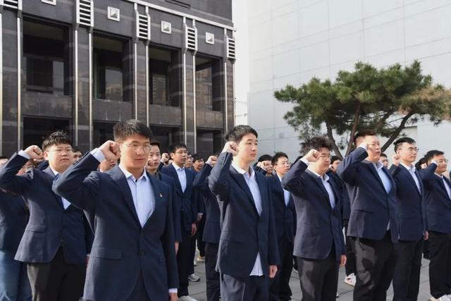 当月亮遇见飞机，这封家书写给每一位航空人