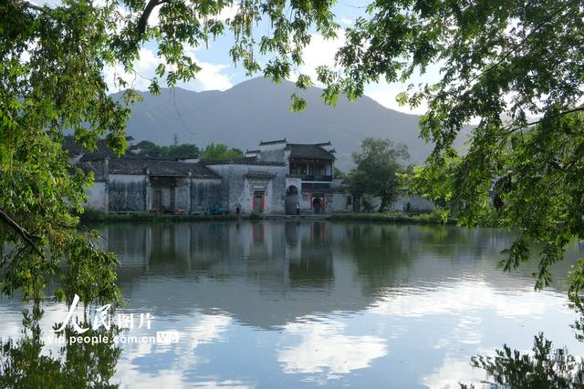 安徽黟县：水墨宏村景色宜人