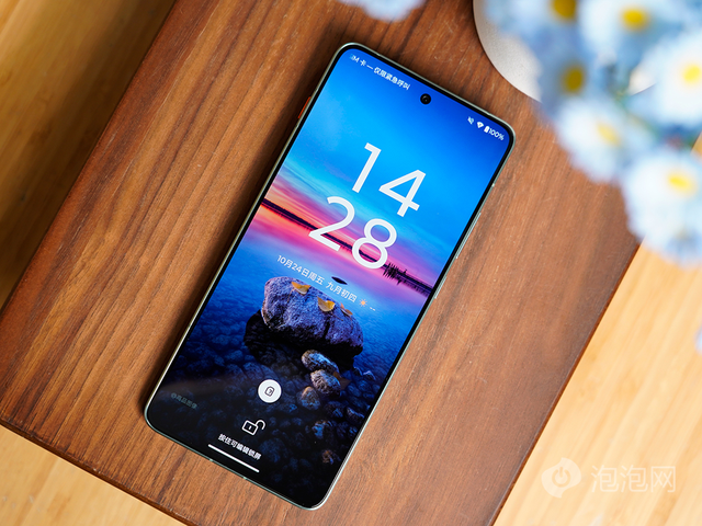 超纤薄设计，轻巧好手感 联想moto X70 Air评测