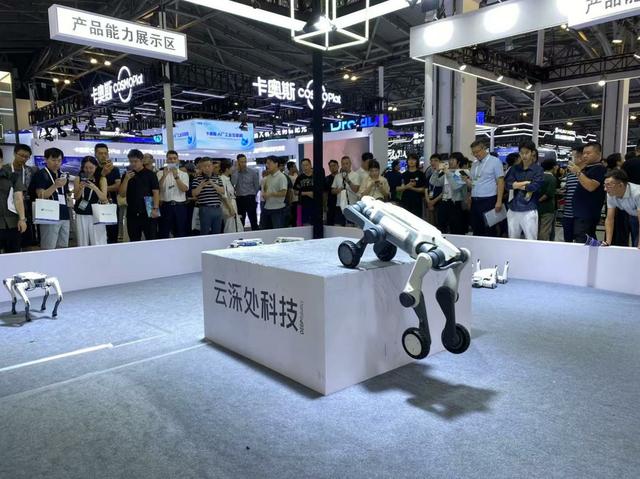云深处科技亮相WAIC2025，展示具身智能机器人关键技术与实战应用