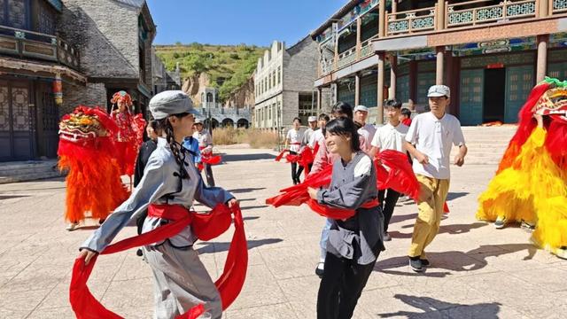 桥西区清河影视基地沉浸式演出引燃爱国热情