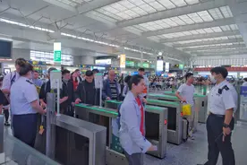 本周六铁路上海站首开长三角环线列车，沪港高铁动卧开行图片